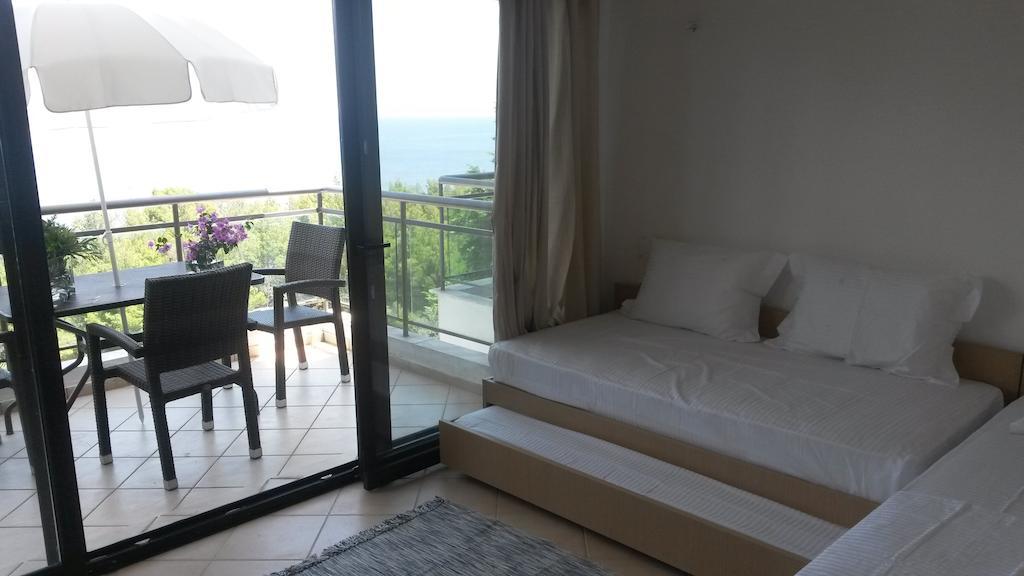 Paressa Villas Néa Fókaia Oda fotoğraf